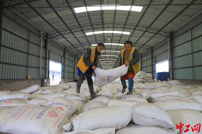贵州福泉 “一路绿灯”抢运化肥，全力保障春耕农资供应